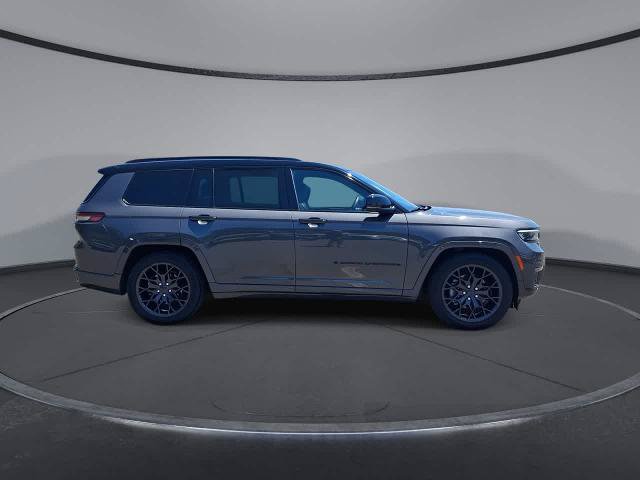 Used 2024 Jeep Grand Cherokee L Summit w/ Advanced Protech Group IV AWD/4WD image 9