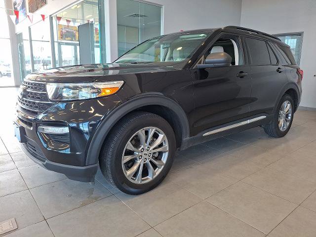 Certified 2022 Ford Explorer XLT w/ Equipment Group 202A AWD/4WD image 3