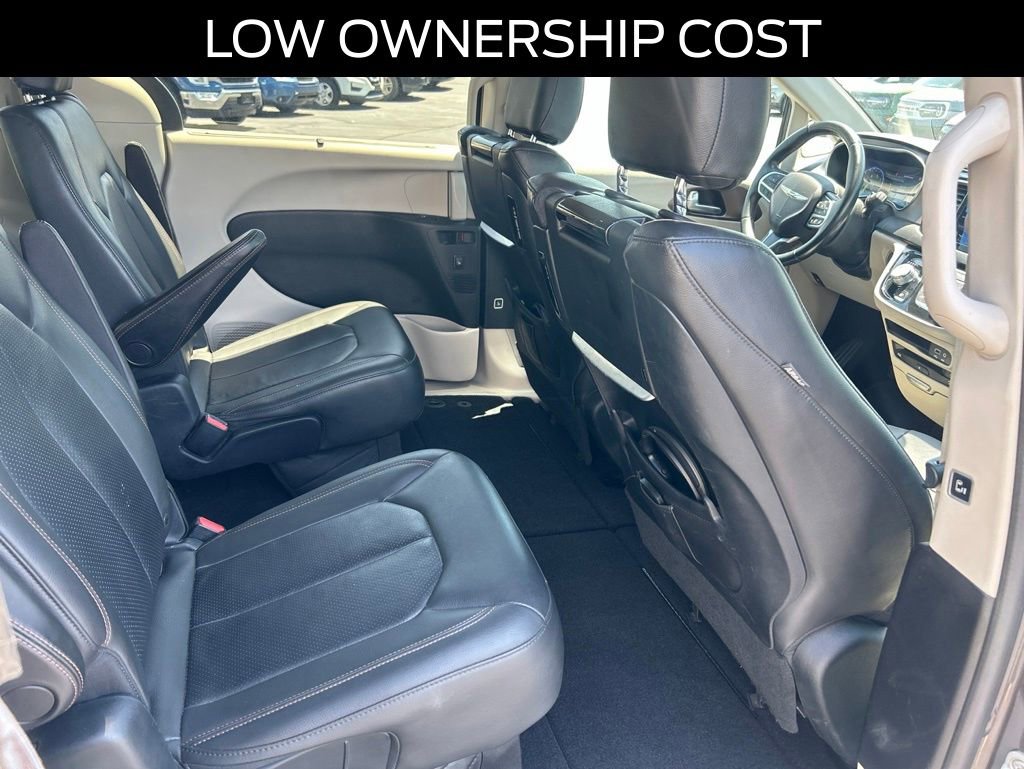 Used 2017 Chrysler Pacifica Touring-L Plus w/ Advanced Safetytec Group FWD image 24