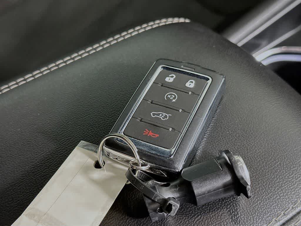 Used 2025 Jeep Grand Cherokee Altitude AWD/4WD image 22