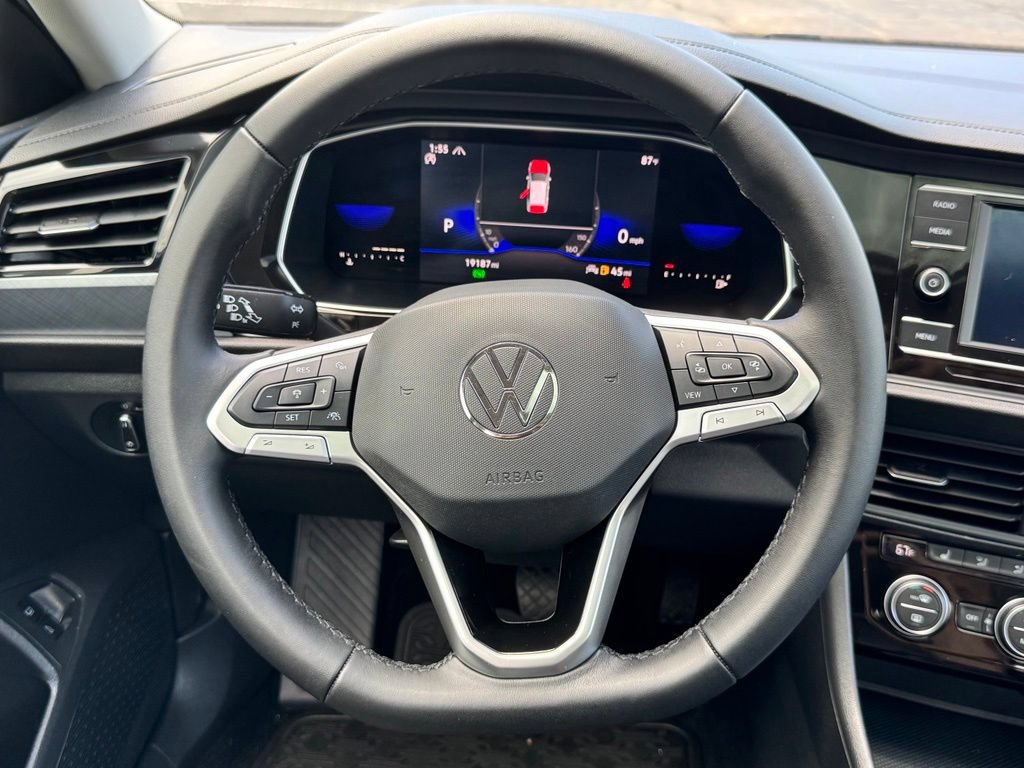 Used 2022 Volkswagen Jetta SE FWD image 16