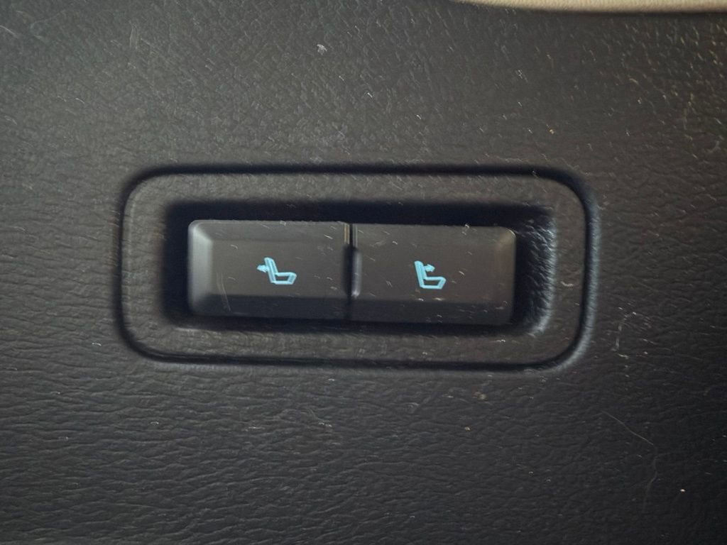 Certified 2023 Ford Expedition Platinum image 12