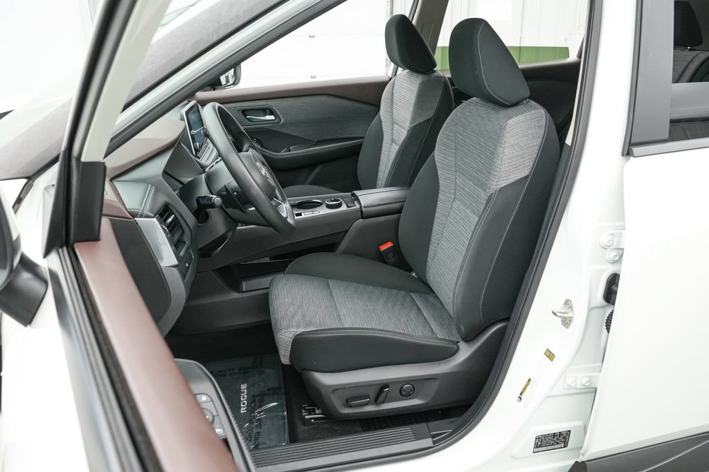 Used 2023 Nissan Rogue SV AWD/4WD image 11