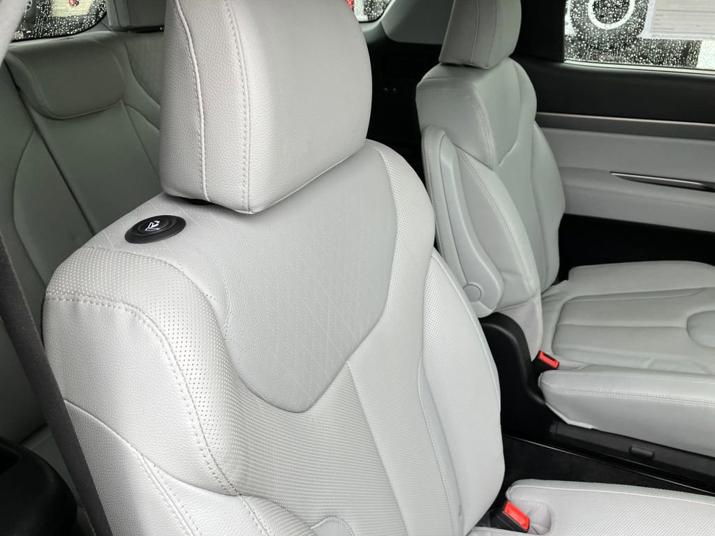 Used 2022 Hyundai Palisade SEL w/ Premium Package image 19