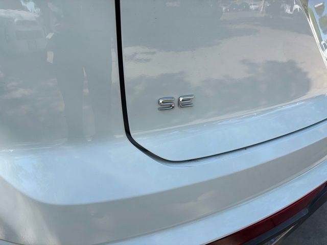 Used 2022 Volkswagen Atlas Cross Sport SE FWD image 12