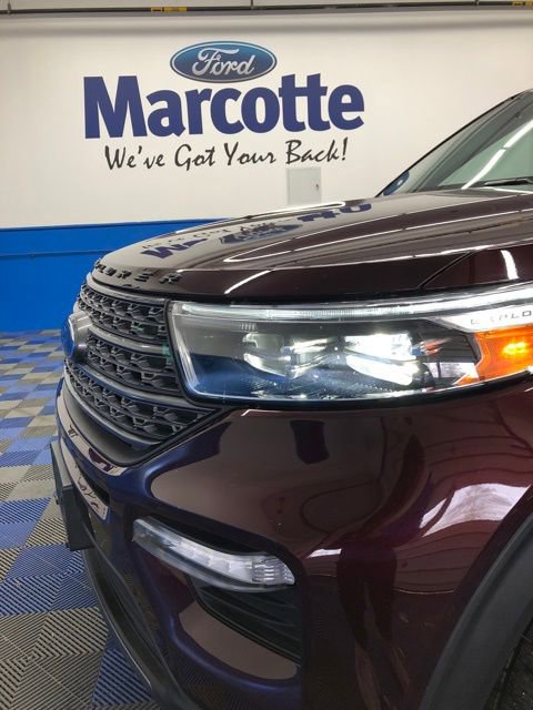 Certified 2022 Ford Explorer XLT w/ Equipment Group 202A image 8