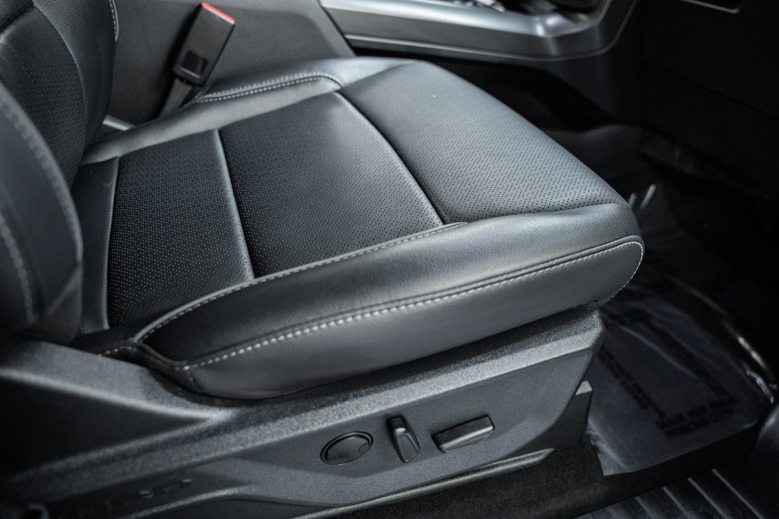 Certified 2025 Ford F150 Lariat image 43