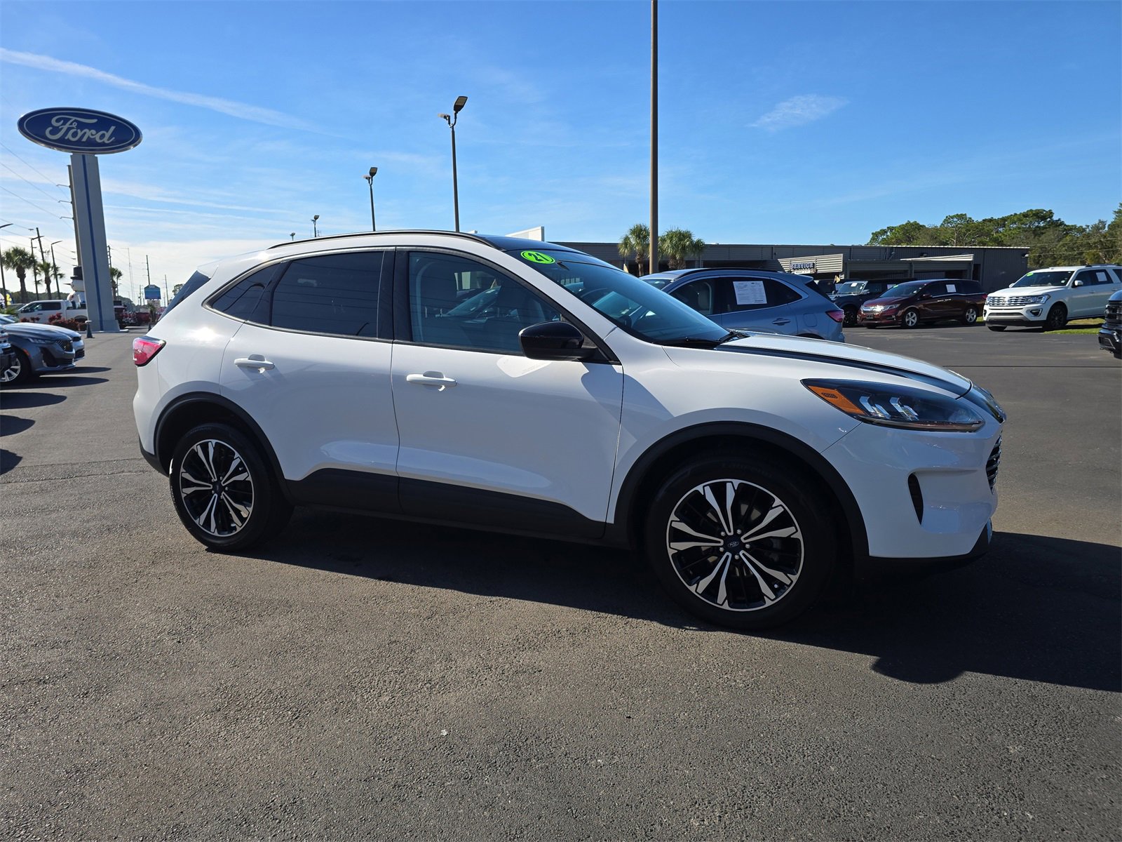 Certified 2021 Ford Escape SE w/ SE Sport Appearance Package image 2