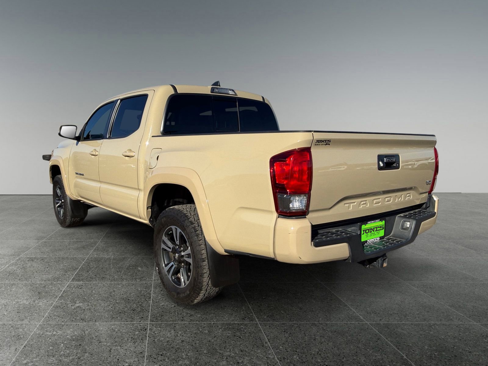 Used 2017 Toyota Tacoma TRD Sport image 5