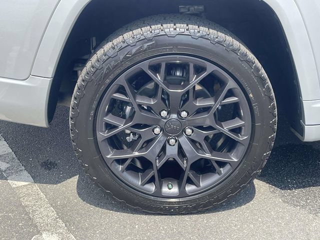 Used 2023 Jeep Grand Cherokee L Summit AWD/4WD image 7