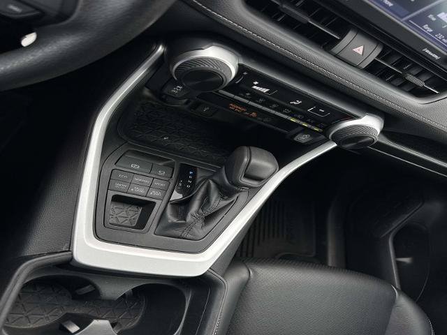 Used 2021 Toyota RAV4 LE AWD/4WD image 21