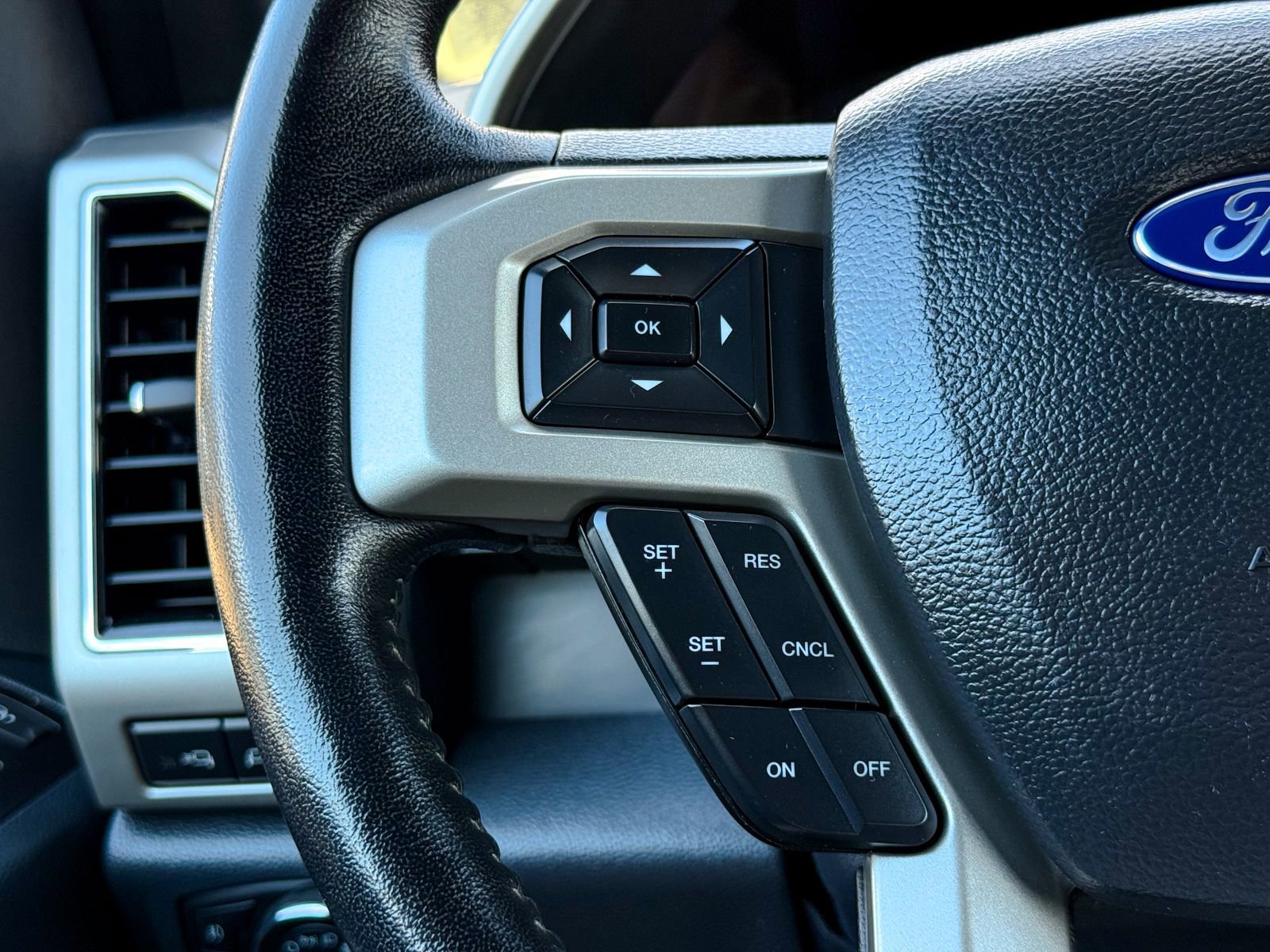 Certified 2022 Ford F350 Lariat w/ Lariat Ultimate Package image 40