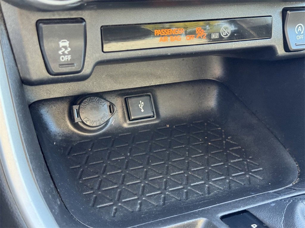 Used 2022 Toyota RAV4 XLE image 16