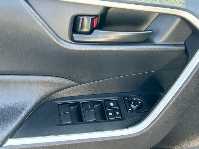 Used 2022 Toyota RAV4 LE FWD image 17