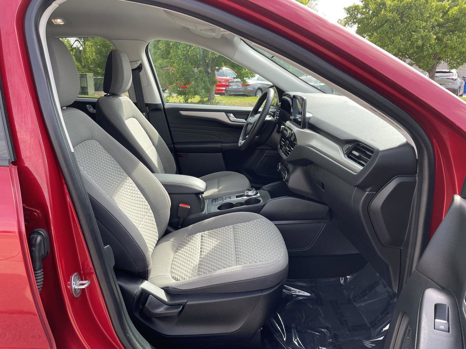 Certified 2021 Ford Escape SE w/ Cold Weather Package AWD/4WD image 19
