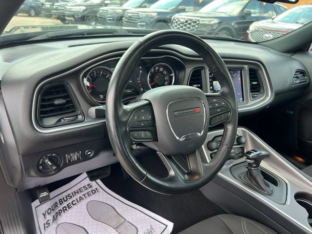 Used 2022 Dodge Challenger SXT w/ Driver Convenience Group RWD image 7