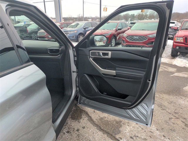 Certified 2022 Ford Explorer XLT w/ Equipment Group 202A image 23