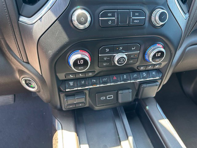 Used 2023 GMC Sierra 3500 Denali w/ Denali Black Diamond Edition AWD/4WD image 23