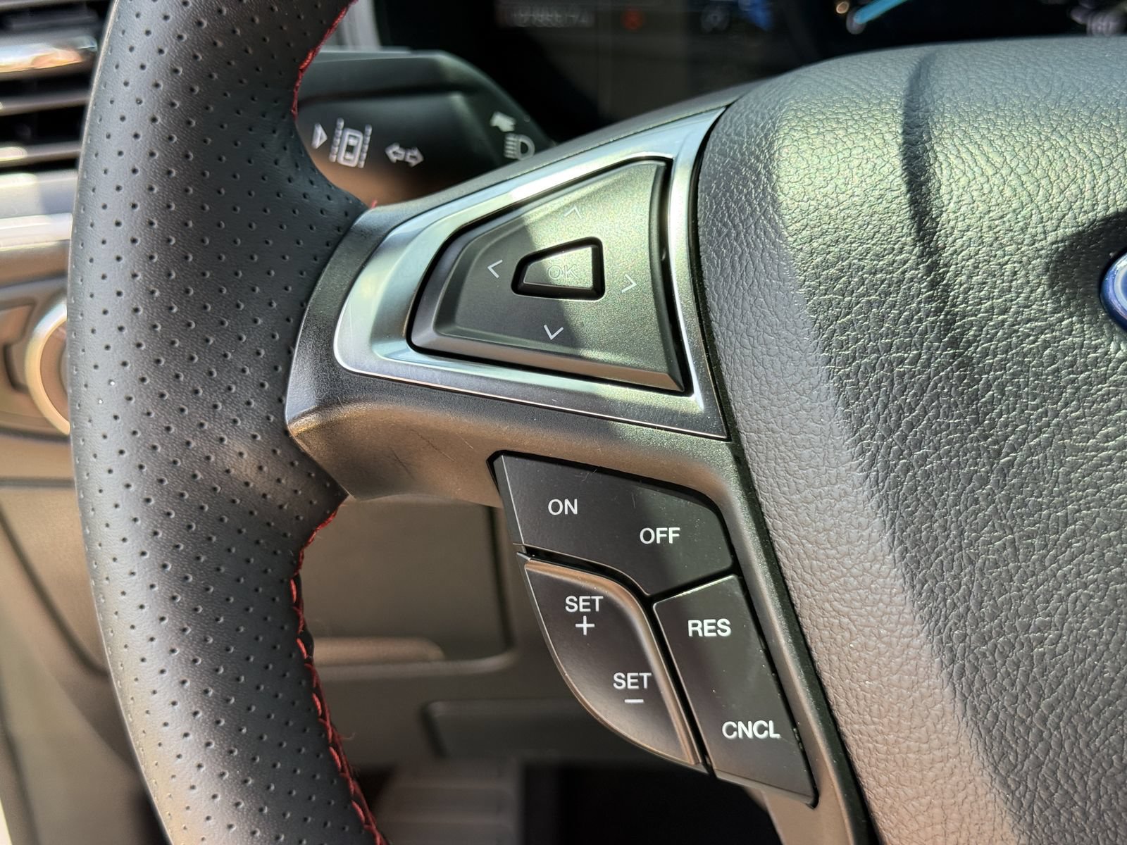 Certified 2024 Ford Edge ST-Line AWD/4WD image 34