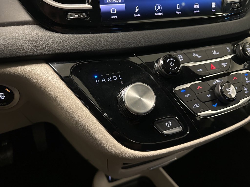 Used 2023 Chrysler Pacifica Touring-L image 10