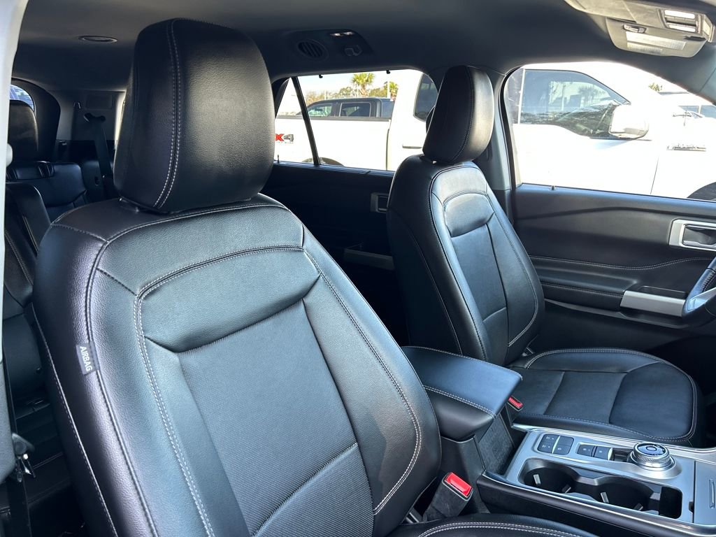 Certified 2022 Ford Explorer Limited w/ Equipment Group 301A image 15