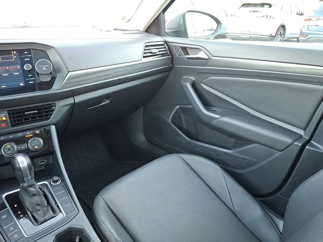 Used 2019 Volkswagen Jetta SEL w/ Cold Weather Package image 17