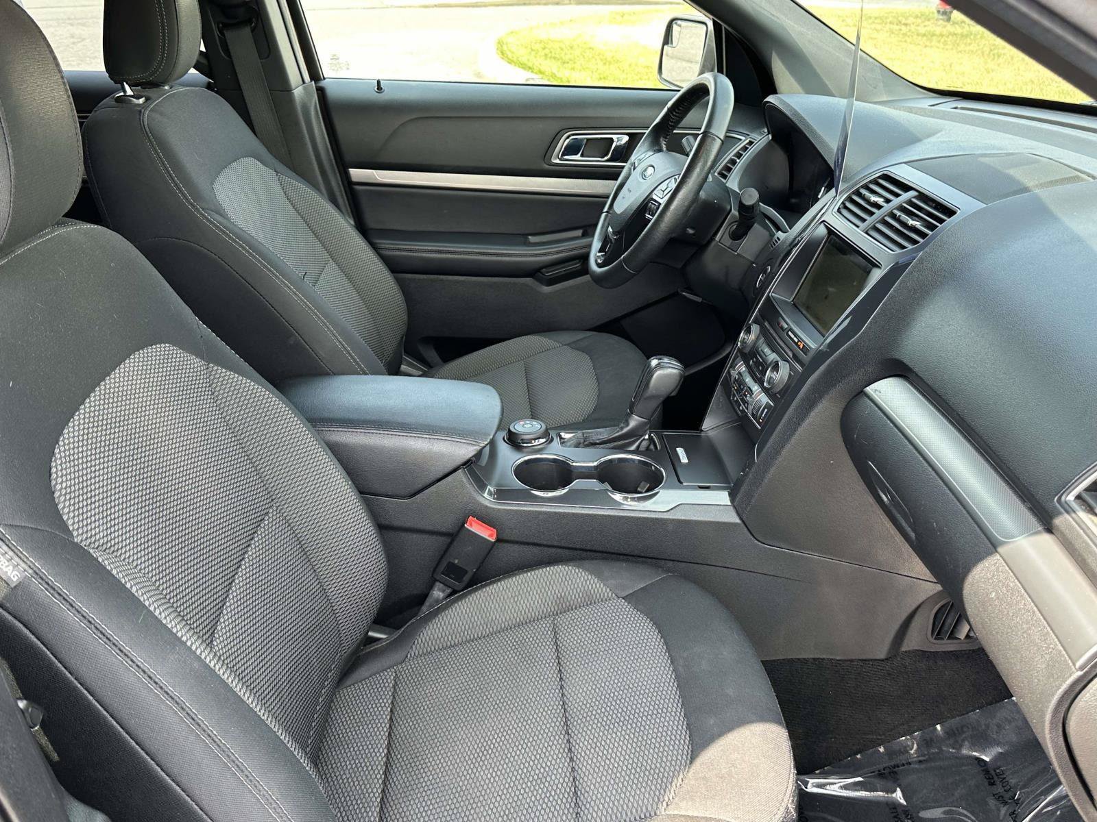 Certified 2018 Ford Explorer XLT w/ Equipment Group 201A AWD/4WD image 9