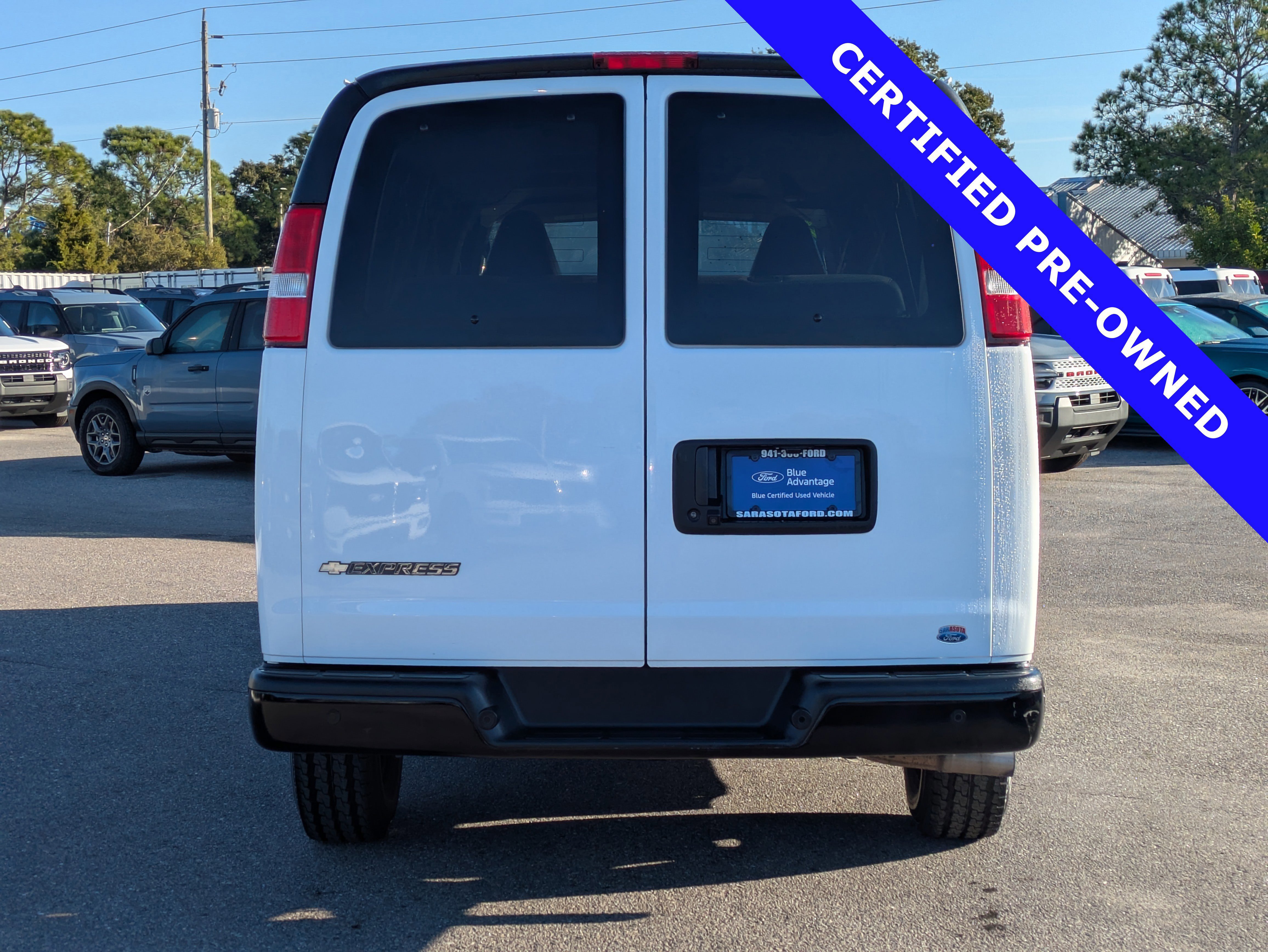 Used 2023 Chevrolet Express 3500 LS video 3