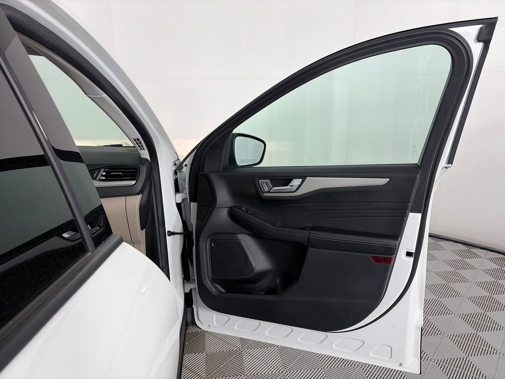 Certified 2021 Ford Escape SEL w/ Technology Package AWD/4WD image 30