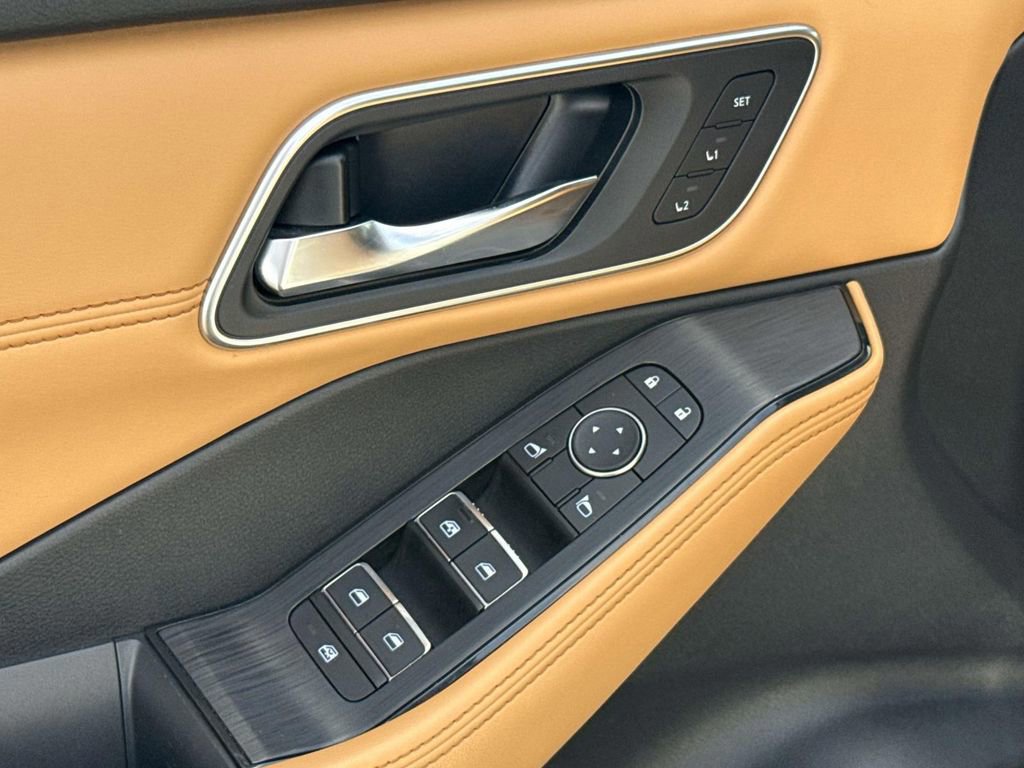 Used 2023 Nissan Rogue Platinum w/ Platinum Premium Package image 23