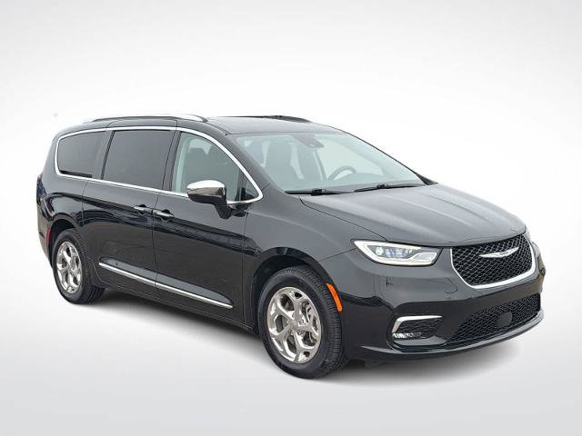 Used 2021 Chrysler Pacifica Limited w/ Uconnect Theater Family Group AWD/4WD image 2