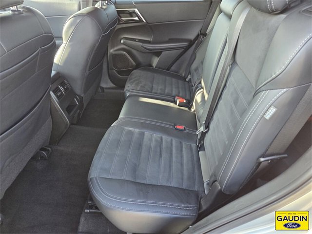 Used 2024 Mitsubishi Outlander SE image 12