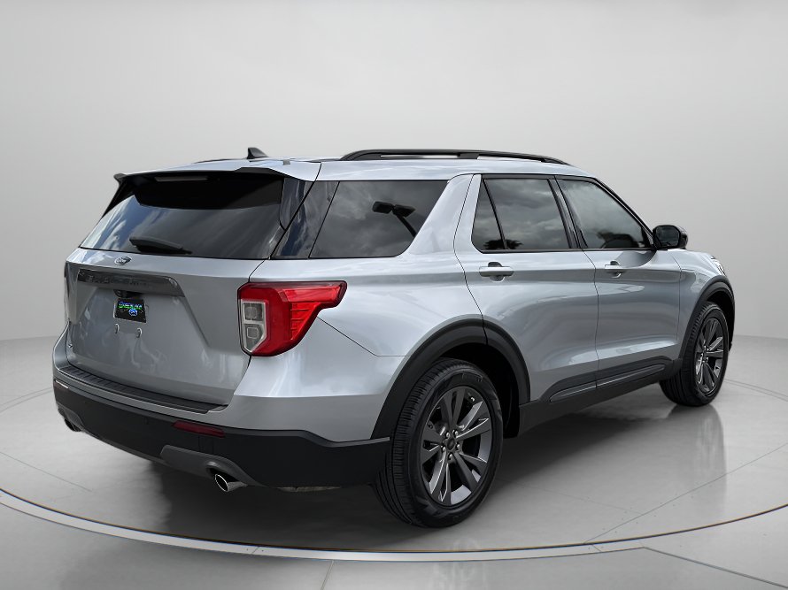 Certified 2022 Ford Explorer XLT w/ Equipment Group 202A RWD image 3