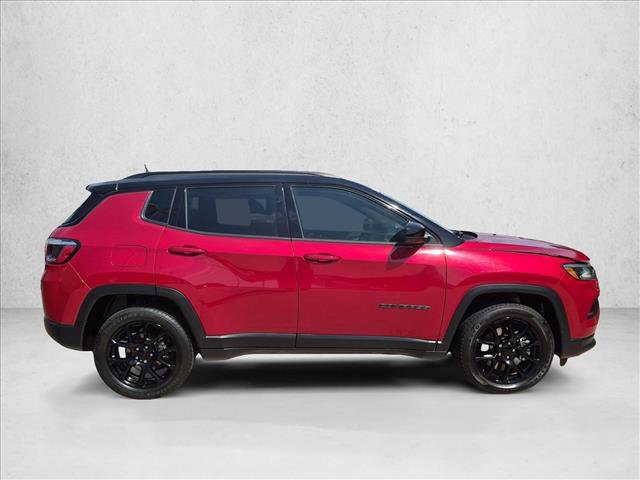 Used 2024 Jeep Compass Latitude w/ Altitude Special Edition AWD/4WD image 4