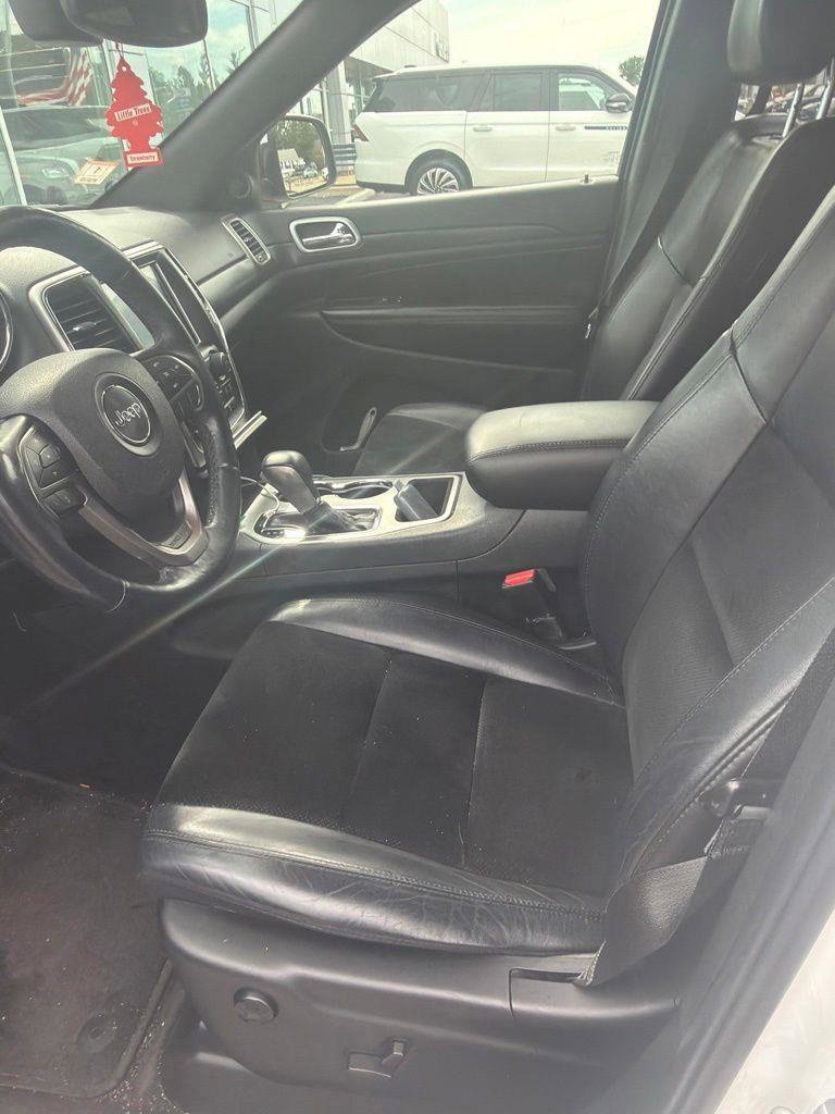 Used 2018 Jeep Grand Cherokee Altitude AWD/4WD image 2