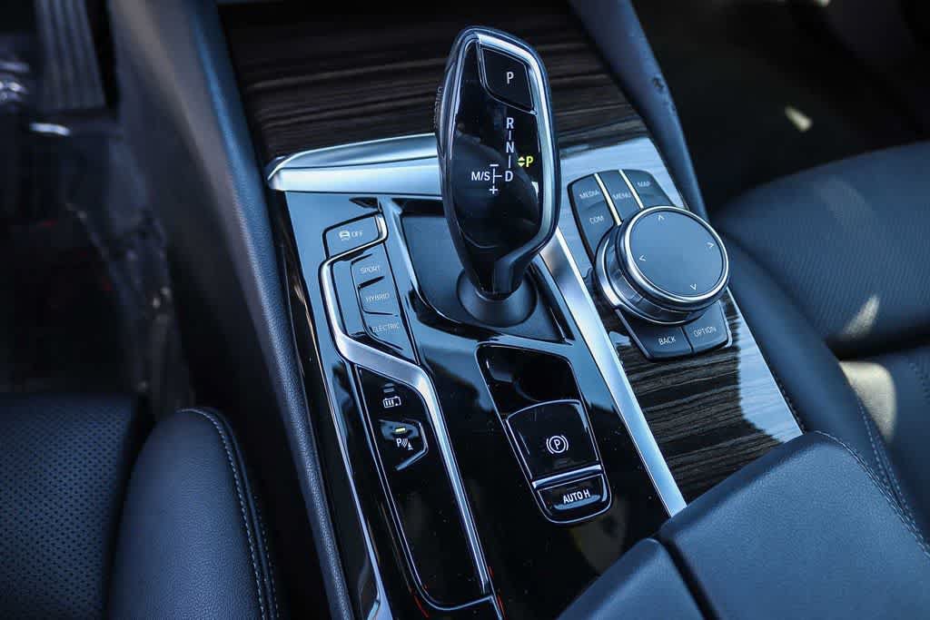 Used 2023 BMW 530e w/ Premium Package RWD image 19
