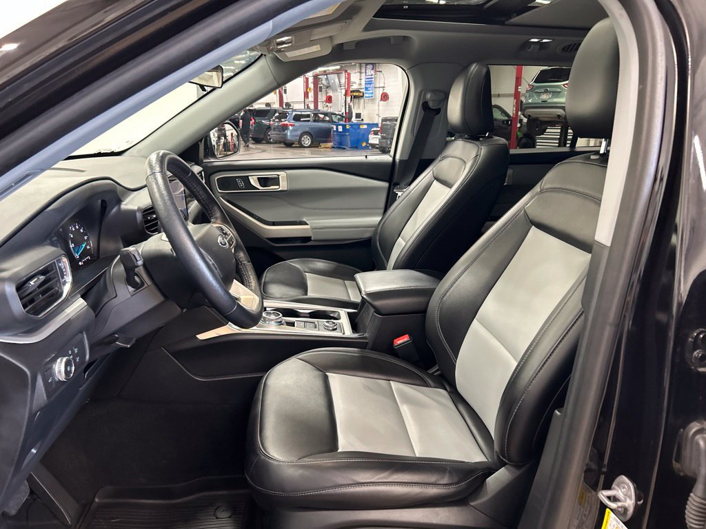 Certified 2022 Ford Explorer XLT w/ Equipment Group 202A AWD/4WD image 10