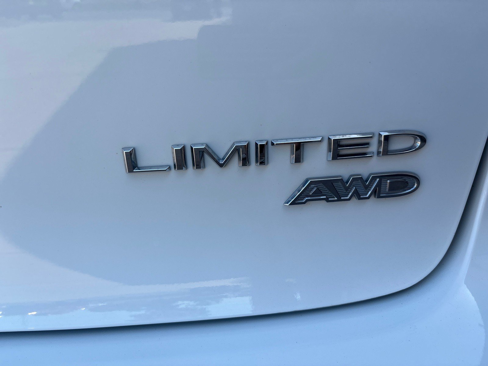 Used 2023 Chrysler Pacifica Limited AWD/4WD image 11