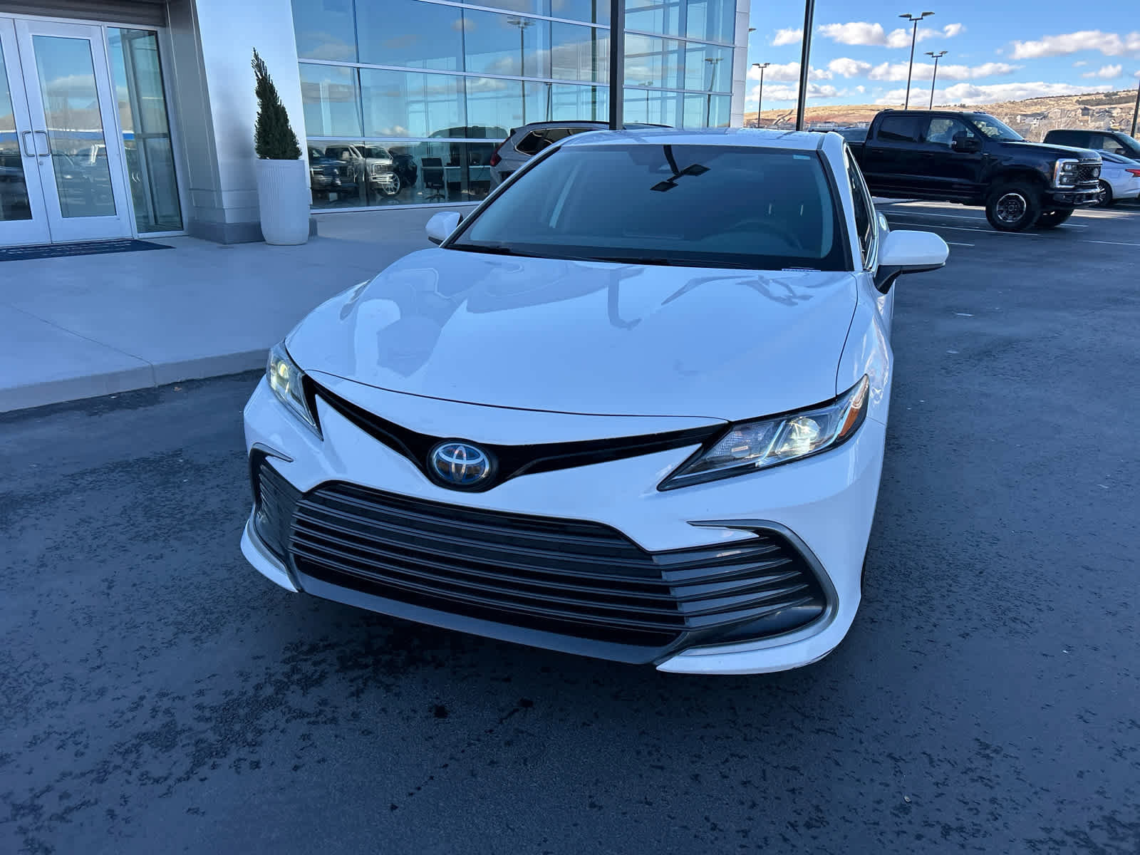 Used 2023 Toyota Camry LE image 4