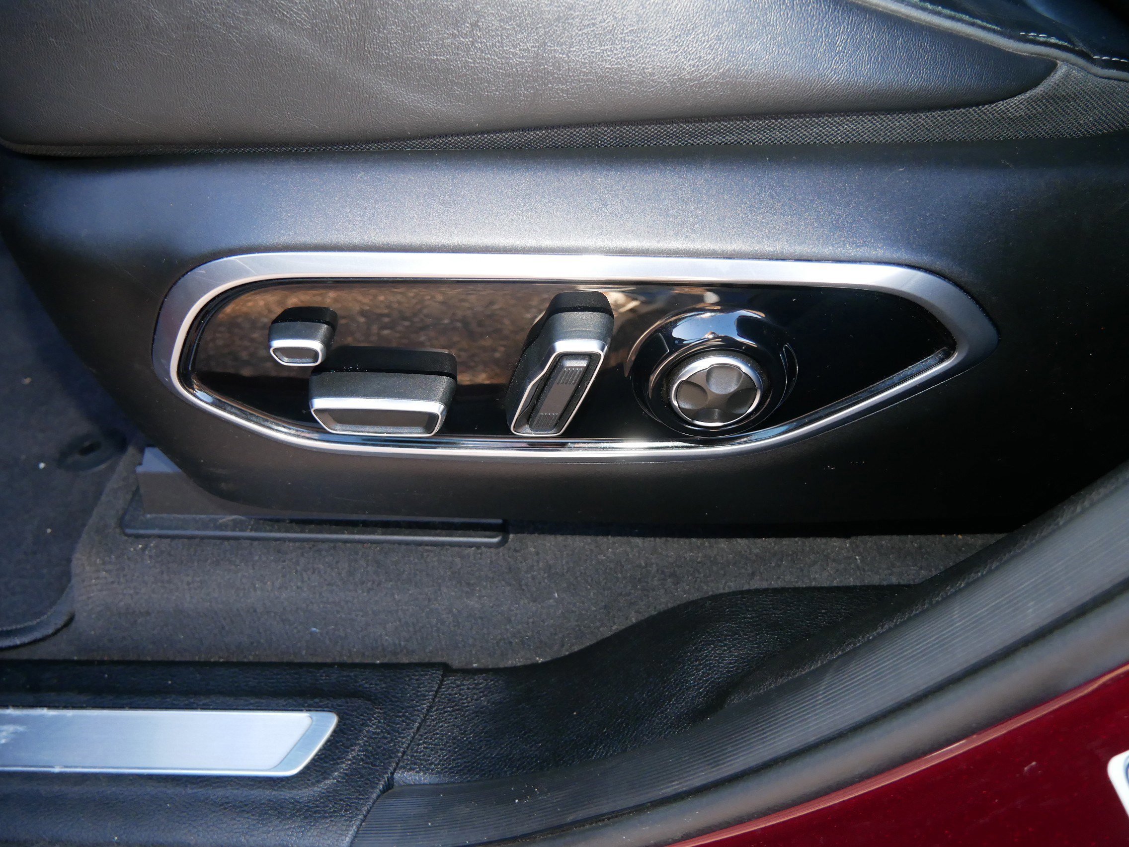 Used 2022 Jeep Grand Cherokee Overland w/ Luxury Tech Group IV image 19