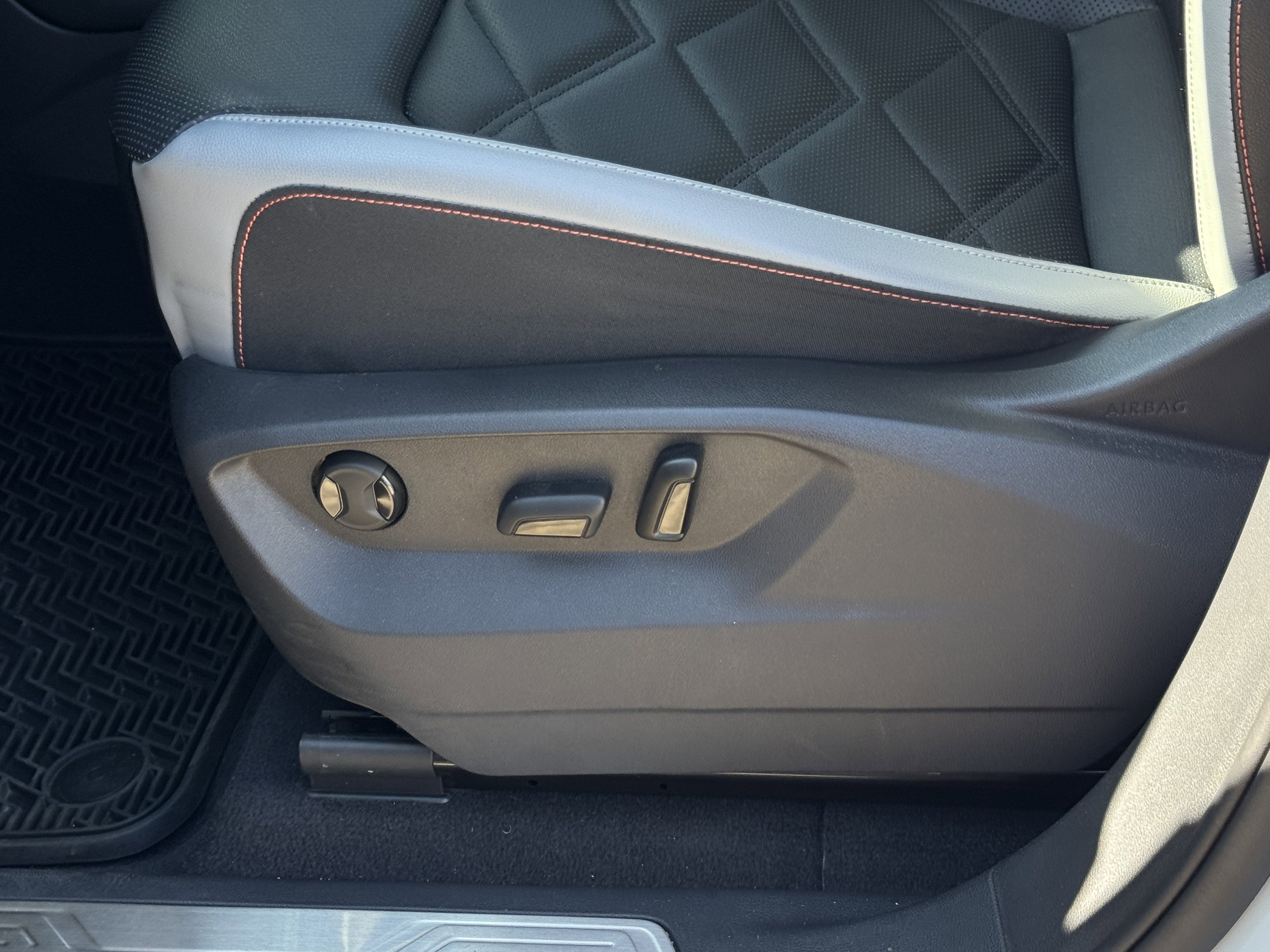 Used 2024 Volkswagen Atlas Peak Edition SE image 20