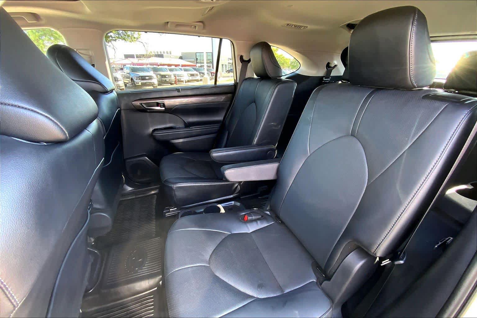 Used 2025 Toyota Highlander Limited AWD/4WD image 21
