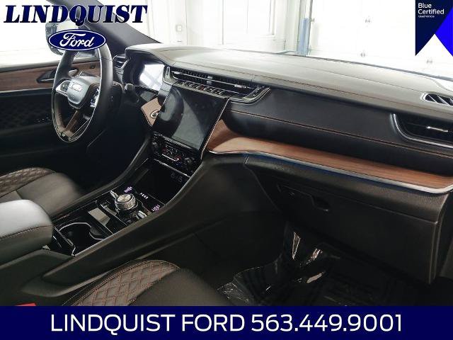 Used 2025 Jeep Grand Cherokee Summit AWD/4WD image 17