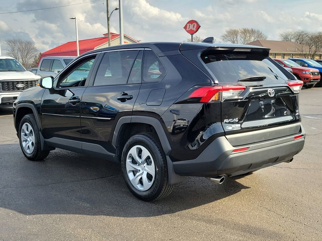 Used 2022 Toyota RAV4 LE image 6