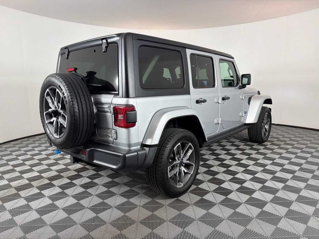 Used 2024 Jeep Wrangler Unlimited w/ Convenience Group AWD/4WD image 3