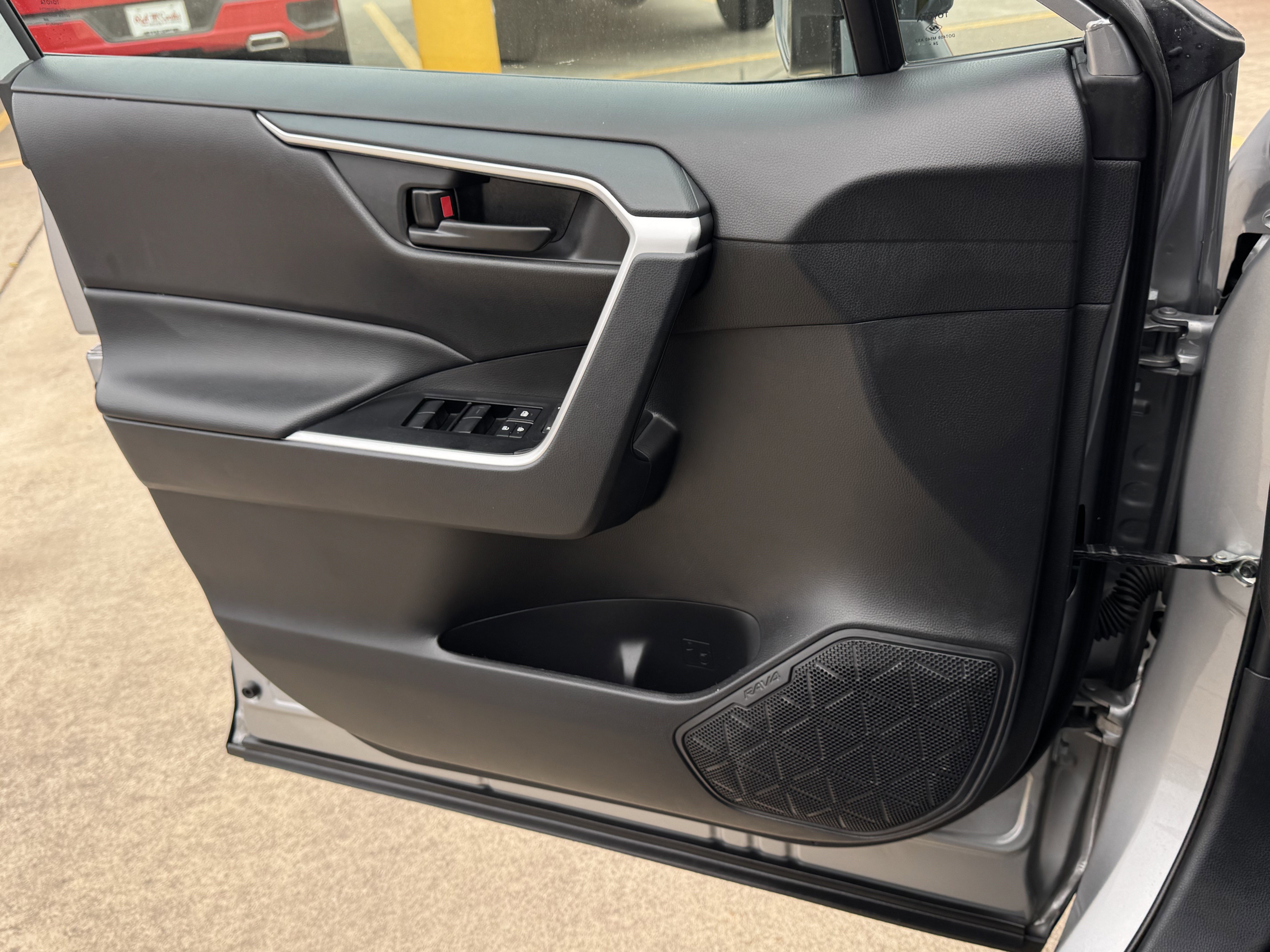 Used 2025 Toyota RAV4 LE image 22