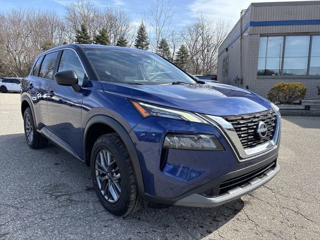 Used 2023 Nissan Rogue S image 2