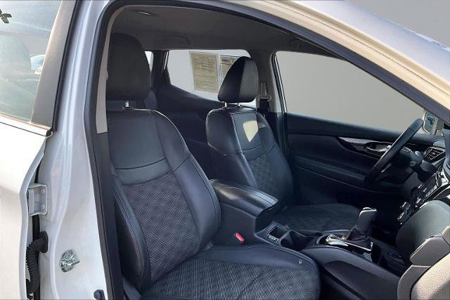 Used 2022 Nissan Rogue Sport SV w/ Technology Package image 12