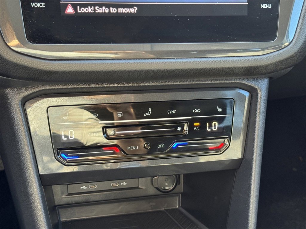 Used 2024 Volkswagen Tiguan SE image 12