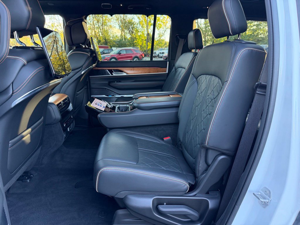 Used 2024 Jeep Grand Wagoneer Series III w/ Rear Seat Video Group 1 AWD/4WD image 19